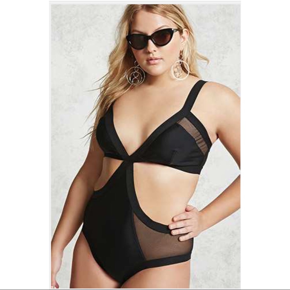 Plus size cut out mash swimsuit